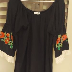 Beautiful.. UMGEE TUNIC .. EITHER WEAR AS A SHORT DRESS,OFF SHOULDERS